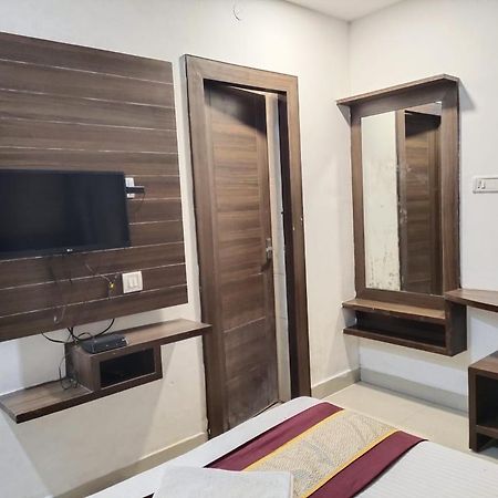 Hotel Khaleej Residency Near U S Embassy Chennai Zewnętrze zdjęcie