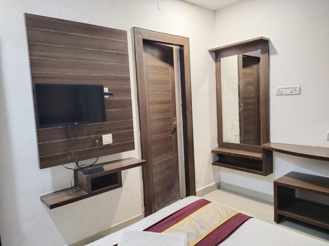Hotel Khaleej Residency Near U S Embassy Chennai Zewnętrze zdjęcie